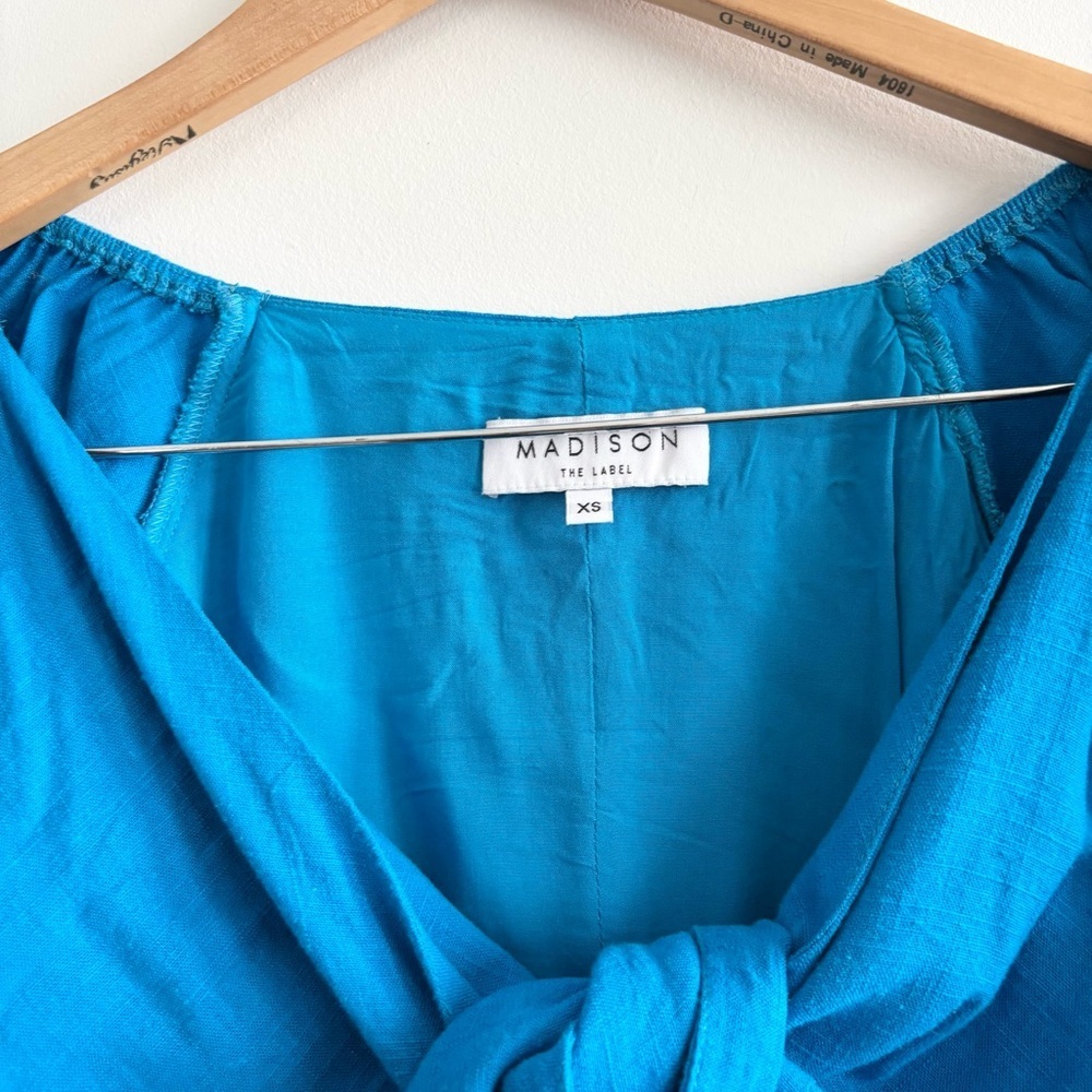 MADISON THE LABEL Miray Crop Tie Blouse - Picture 4 of 11